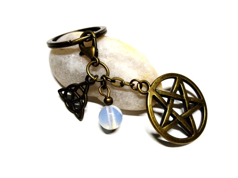 Bijou de sac & porte-clés bronze, pendentifs Pentagramme, Triquètre & Opalite paganisme wicca & lithothérapie