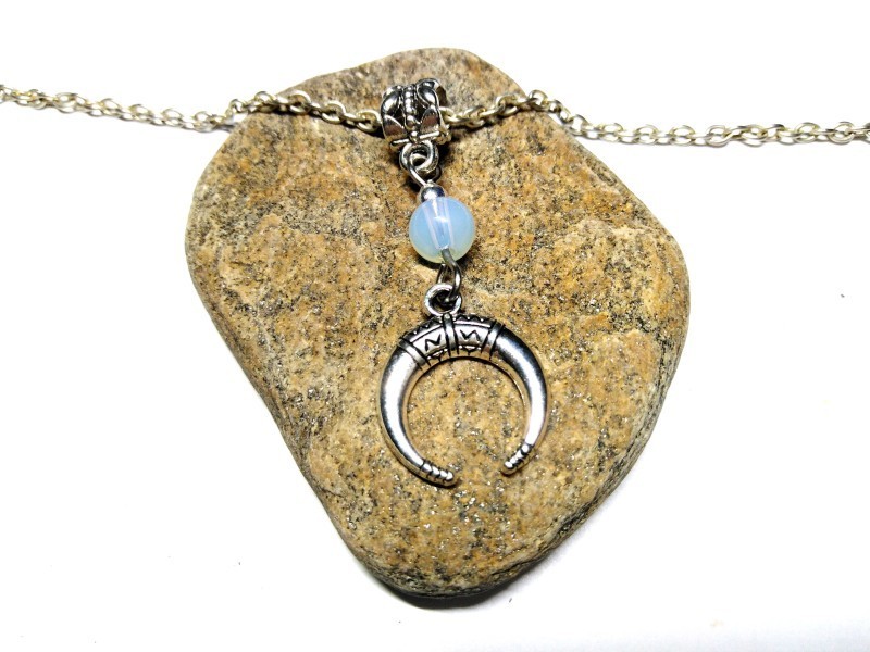 Silver Necklace Moon & Opalite pendant Wicca & lithotherapy jewel gemstone Pagan witch witchcraft