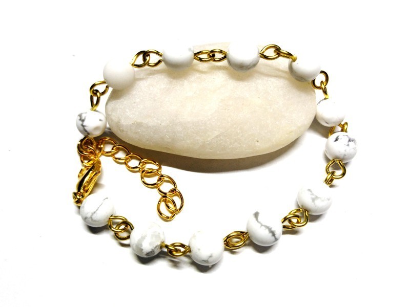 Gold Bracelet, white Howlite beads, lithotherapy jewel yoga meditation boho hippie chic natural gemstone