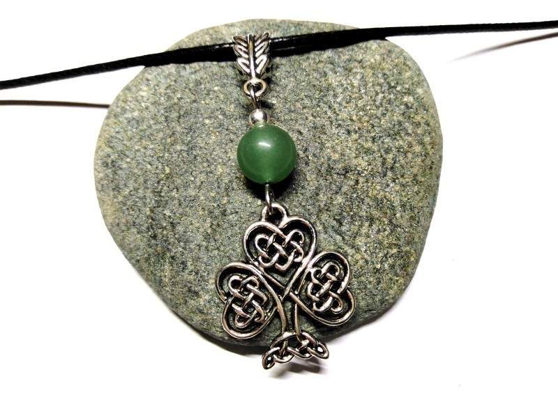 Black Necklace Shamrock with knotworks & Aventurine pendant Ireland & lithotherapy jewel Irish Patrick Celtic clover luck