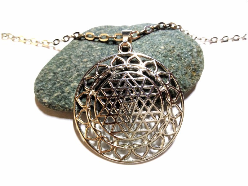 Necklace + pendant, Sri Yantra & Lotus Petals silver Hinduism jewel meditation yoga India boho chic