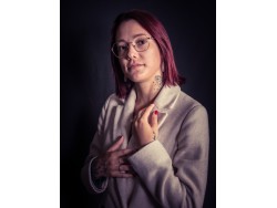 Modèle Célenna, Photographe Stéphane Faraut, Boucles d'oreilles argent Quartz rose bijou lithothérapie