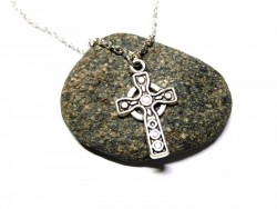 Collier et pendentif argent Petite Croix celtique, un bijou celte de charme de La Blanche Hermine