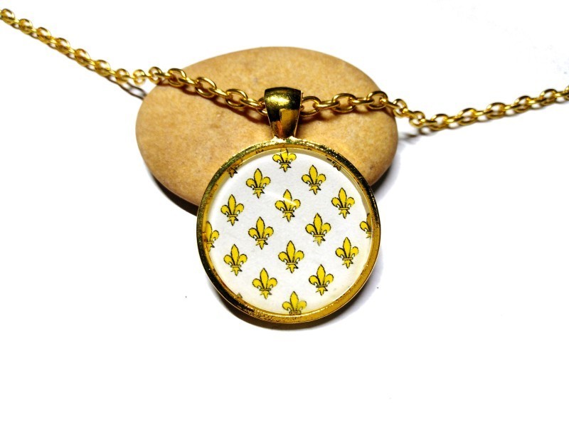 Collier & pendentif or Drapeau Roi de France, bijou blason bijoux royaliste légitimiste fleur de lys semé d'or