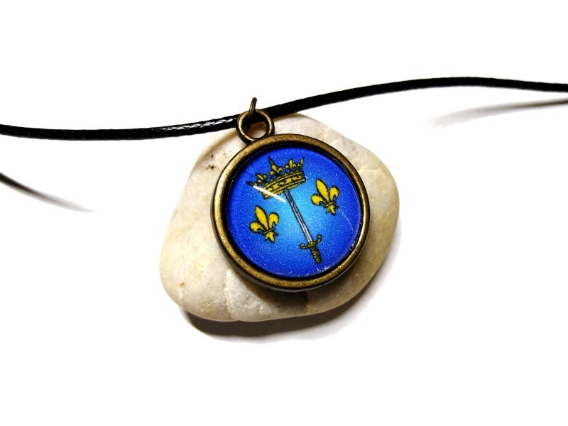 Revivez l'épopée des rois de France et perpétuez leur mémoire avec nos bijoux historiques ou royalistes !