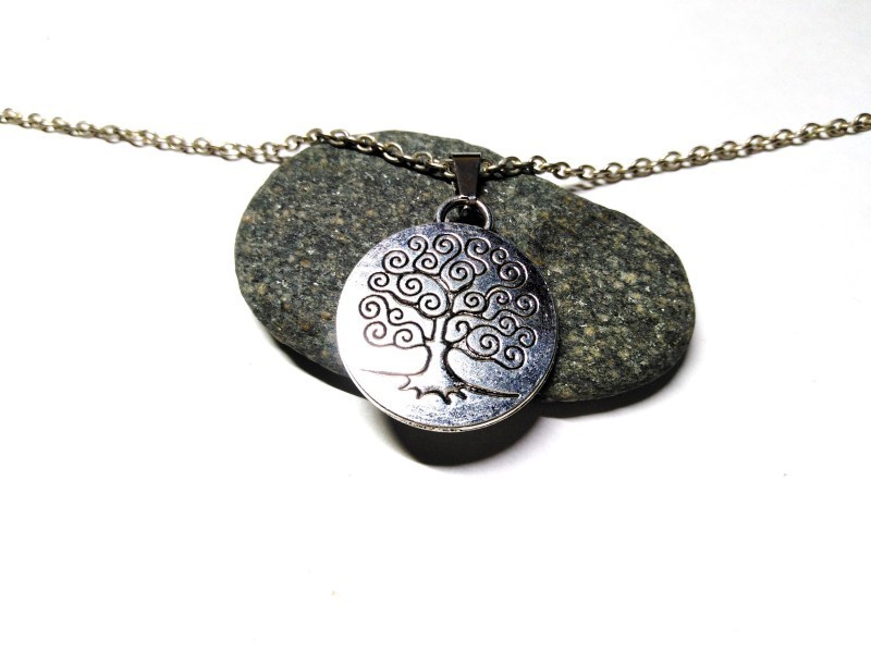 Collier petite chaîne, pendentif Arbre de vie à spirales, métal argenté, bijou spiritualité pour femme par La Blanche Hermine
