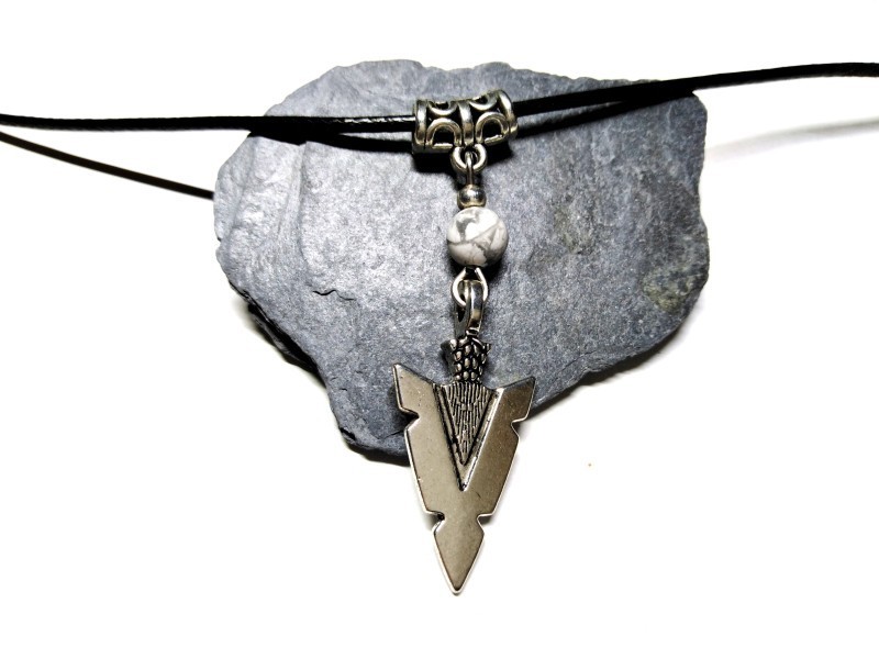 Collier noir pendentif argent Pointe de flèche Howlite bijou hippie chic lithothérapie bohème boho ethnique natif américain