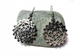 Boucles d'oreilles crochets, pendentifs Graine de vie rayonnante, métal argenté, bijou spiritualité