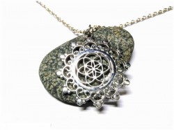 Collier chaîne féminine, pendentif graine de vie, alliage argenté, bijou géométrie sacrée