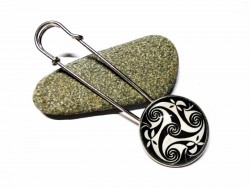 Silver Kilt brooch, Lindisfarne Celtic spiral pattern