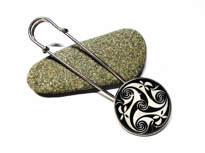 Broche à kilt argent, motif Spirale celtique Lindisfarne