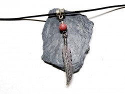 Collier pendentif Plume Rhodonite bijou Hippie chic lithothérapie 4ème chakra du coeur Anahata relations guérison