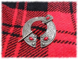 Tin fibula brooch medieval cosplay costume accessory Celtic knotworks Viking Nordic jewelry Quimperlé Brittany