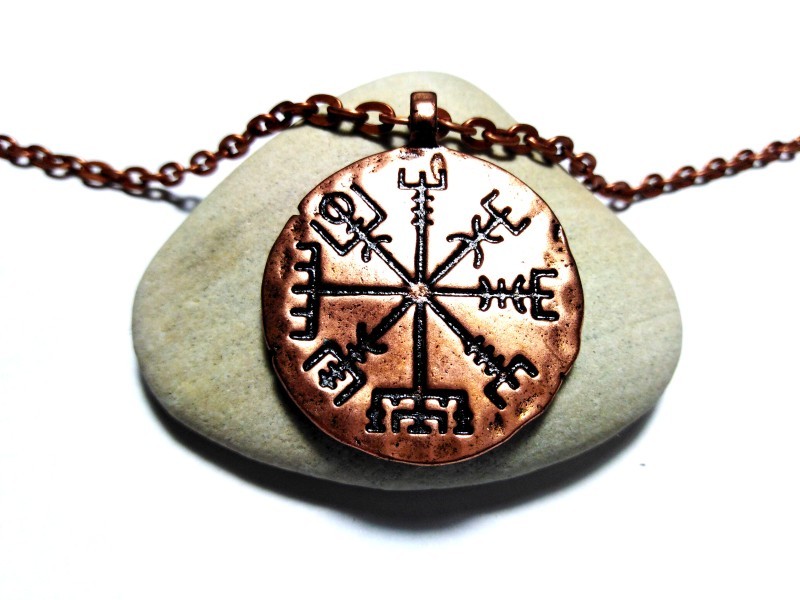 Collier + pendentif viking Vegvísir cuivre bijou nordique bijoux rose des vents boussole rune magie bâton paganisme