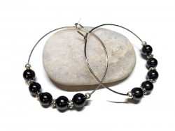 Perles d'Hématite en boucles d'oreilles créoles argentées, bijou artisanal lithothérapie de protection et de confiance en soi