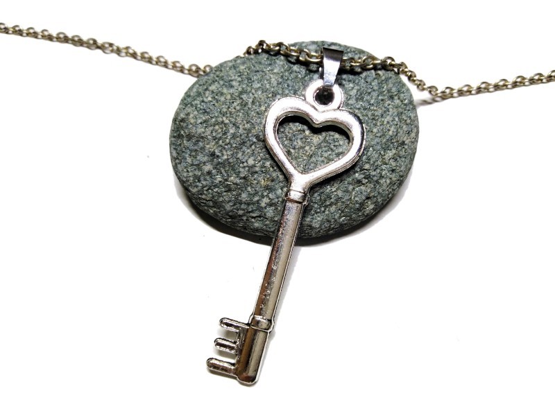 Necklace pendant, Heart Key silver girly jewel amulet Gothic jewels for woman teen girl cosplay secret magic mystery