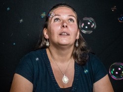 Boucles d'oreilles Argent Blanc nacré, bijou gothique victorien cosplay à Quimperlé, Mae par Stéphane Faraut photographe