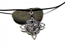 Nœud de Sorcière et triquètres, bijou paganisme Wicca à Quimperlé, collier + pendentif argent, cordon noir