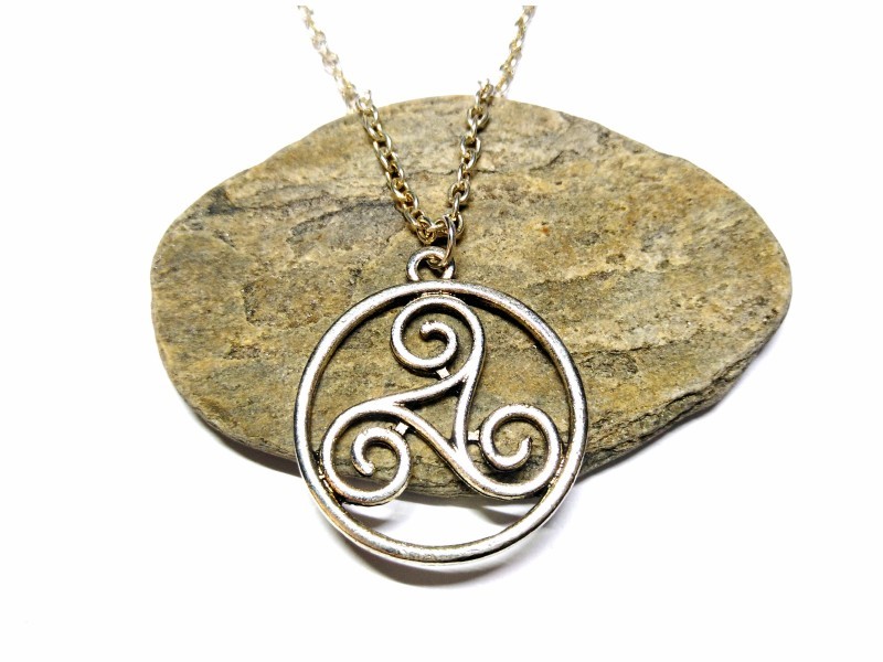 Collier & pendentif argent Triskell en cercle, bijou celtique à Quimperlé, celte spirale paganisme amulette druide Bretagne