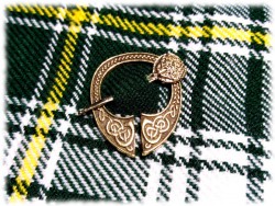 Fibula brooch - Gold Celtic penannular fibula brooch with knotworks Celtic Viking jewel medieval accessory