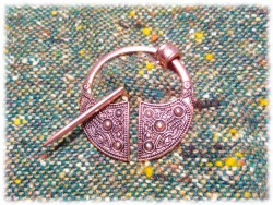 Fibula brooch - Copper Celtic or Nordic/Viking penannular fibula brooch jewel medieval cosplay accessory