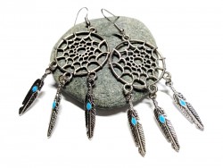 Laissez ce bijou attrape-rêve amérindien guider vos pensées. Un talisman idéal à offrir ou à s'offrir dès aujourd'hui.
