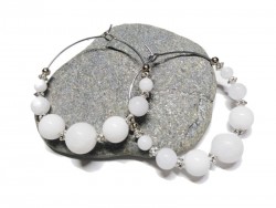 Paire de boucles d'oreilles créoles artisanales en jade blanc pour femme, esthétique neigeuse et élégante