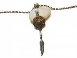 Collier pendentif bronze Triple spirale, plume Howlite bleu ciel, bijou celtique lithothérapie hippie chic celte cosplay