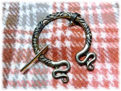 Gold Celtic penannular fibula brooch with snakes Celtic Viking accessory medieval outfit artifact ethnic art kilt plaid