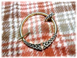 Gold Celtic penannular fibula brooch with knotworks Celtic Viking accessory medieval outfit tartan plaid scottish irish