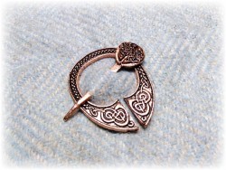 Broche fibule pénannulaire celtique avec entrelacs cuivre accessoire celte viking nordique cosplay costume médiéval Bretagne