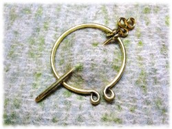 Broche fibule pénannulaire or accessoire bijou celte viking nordique costume médiéval antique cosplay toge vestale grecque