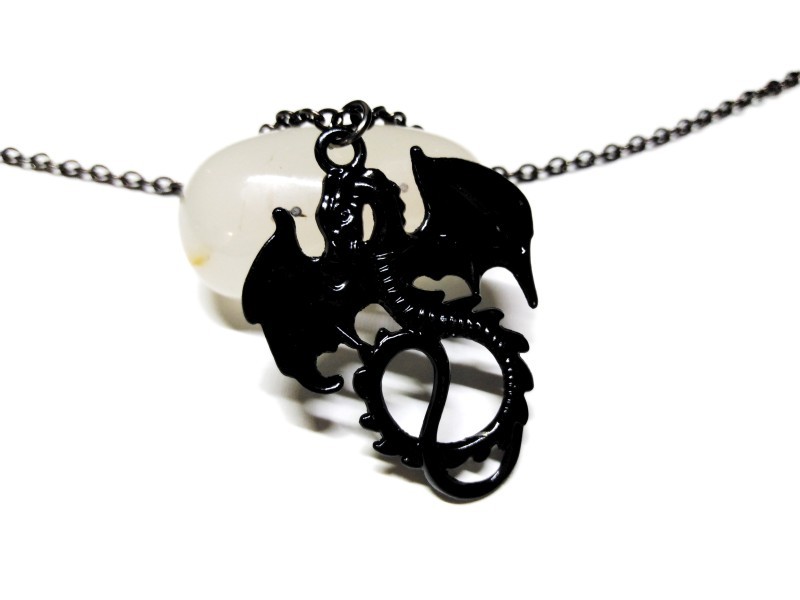 Necklace + pendant, black Dragon fantasy jewel for kid teen man woman rpg gamer magic Skyrim dragonborn dovahkin Alduin