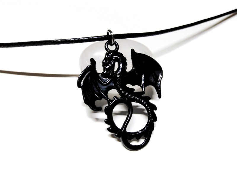 Collier & pendentif noir Dragon, bijou fantasy à Quimperlé, pour enfant ado homme femme jdr magie skyrim dovahkin Alduin