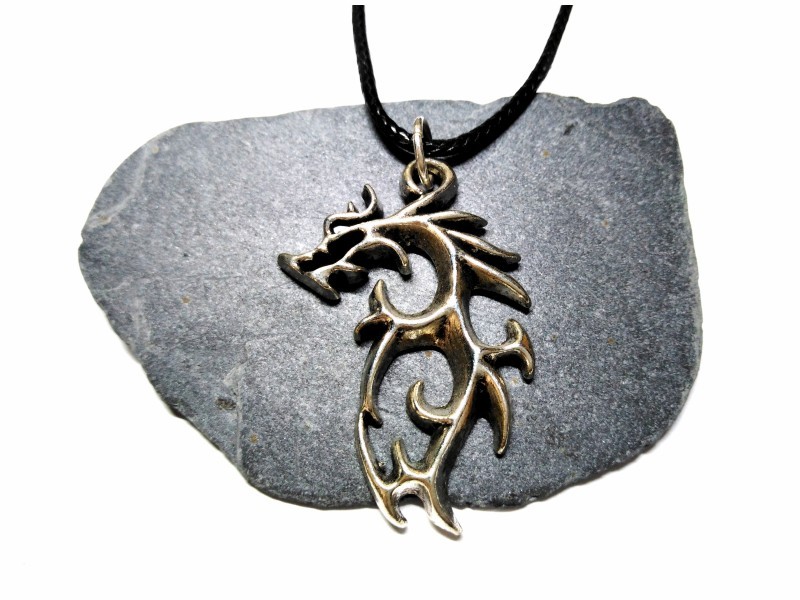 Collier & pendentif argent Dragon tribal, bijou fantasy à Quimperlé, pour homme et ado geek jdr magie Skyrim dragonborn