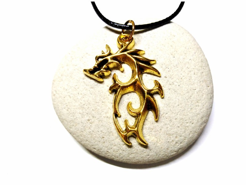 Collier & pendentif or Dragon tribal, bijou fantasy à Quimperlé, pour homme et ado geek jdr magie Skyrim dragonborn