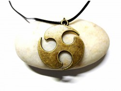 Collier noir, pendentif Triple spirale celtique  bronze