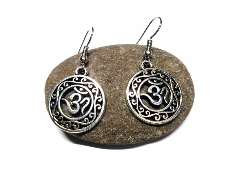 Boucles d'oreilles argent Mantra Aum, bijou spiritualité à Quimperlé, méditation bouddhisme hindouisme chakra mantra Boucles d'oreilles argent Mantra Aum, bijou spiritualité à Quimperlé, méditation bouddhisme hindouisme chakra mantra