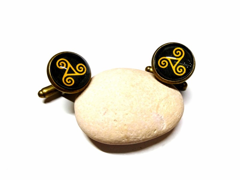 Boutons de manchette bronze Triskell noir, bijou celtique mariage cérémonie celte spirale paganisme amulette druide Bretagne