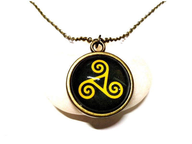 Collier & pendentif bronze Triskell noir, bijou celtique bijoux celte spirale paganisme wicca amulette druide Bretagne
