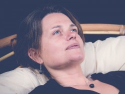 L'obsidienne vous aide à construire de solides bases pour votre épanouissement personnel en favorisant sécurité et stabilité.