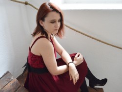 Un voile de mystère et d'élégance : le noir profond de l'obsidienne confère une aura de mystère et d'élégance.