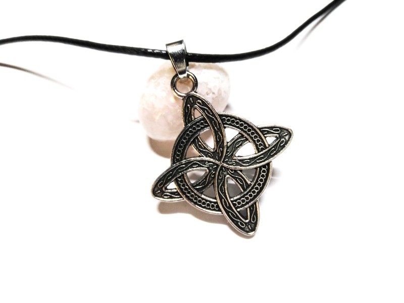 Collier cordon & pendentif argent Nœud de Sorcière ornementé, bijou paganisme Wicca à Quimperlé, amulette de protection