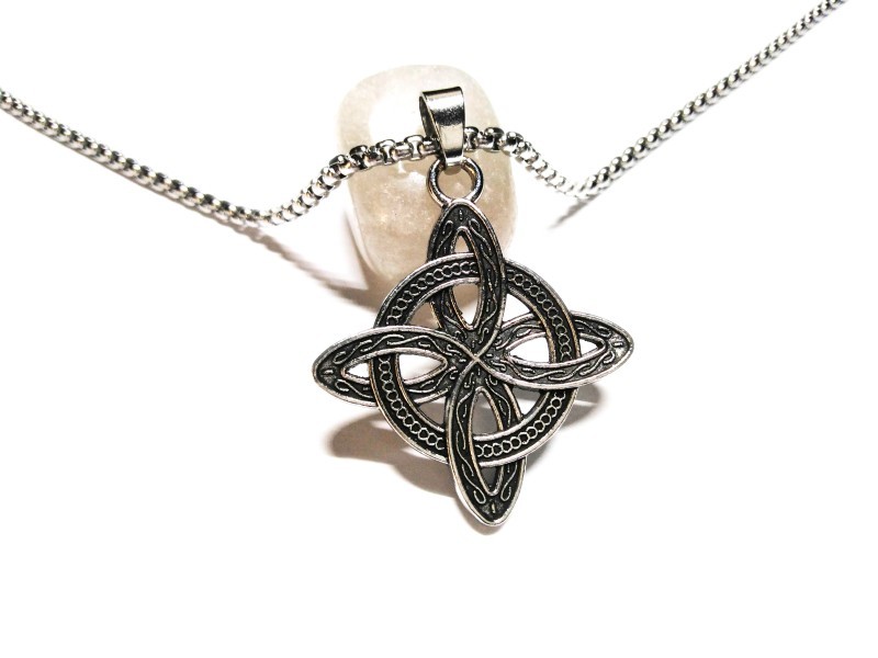 Collier inox & pendentif argent Nœud de Sorcière ornementé, bijou paganisme Wicca à Quimperlé, amulette de protection