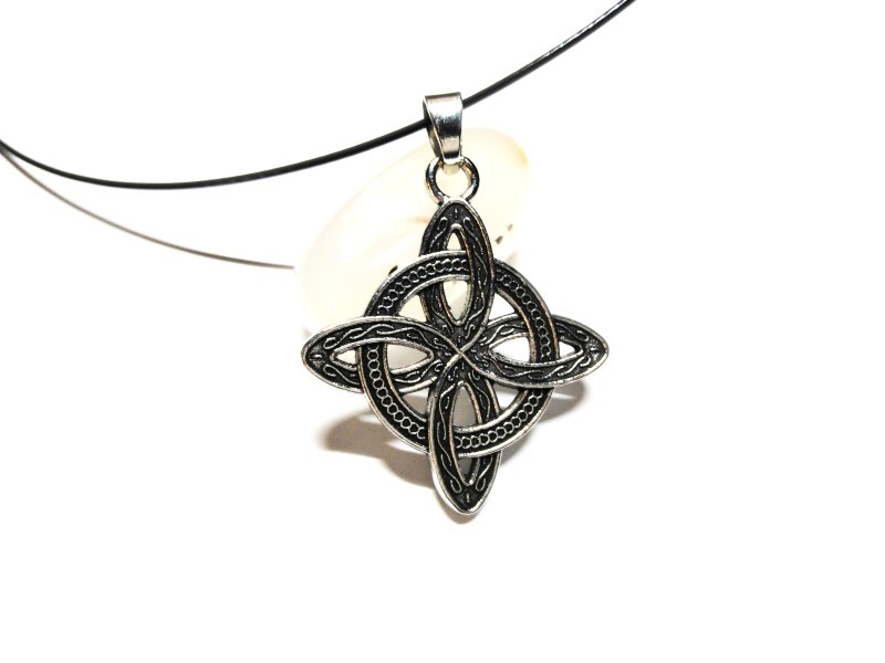 Collier & pendentif argent Nœud de Sorcière ornementé, bijou paganisme Wicca à Quimperlé, amulette de protection