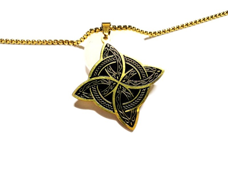 Collier & pendentif doré Nœud de Sorcière ornementé inox, bijou paganisme Wicca à Quimperlé, talisman de protection magique