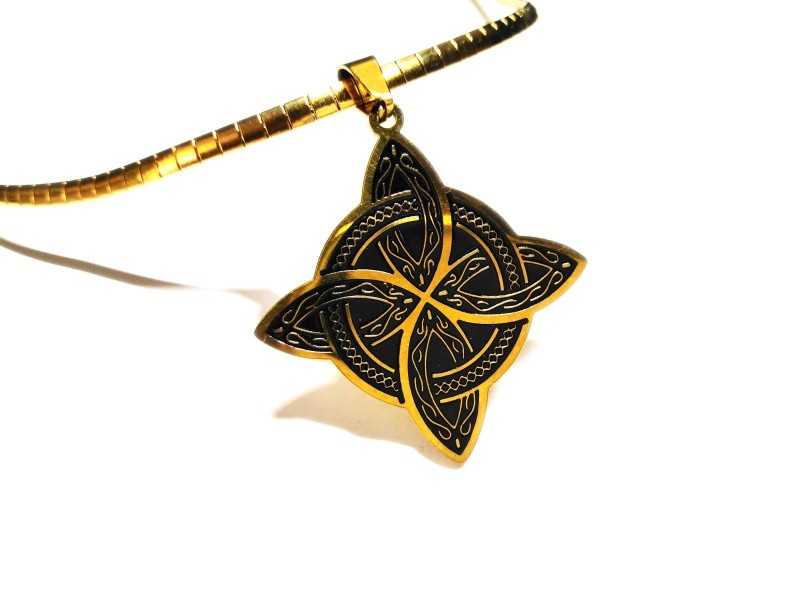 Collier & pendentif doré Nœud de Sorcière ornementé inox, bijou paganisme Wicca à Quimperlé, talisman de protection magique