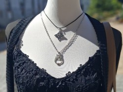 Des pendentifs Nœud de Sorcière et Hibou pour un style witchy chic dans un esprit de la Wicca.