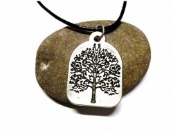 Collier cordon noir, médaillon Stèle Arbre de vie, métal argenté, bijou spiritualité La Blanche Hermine