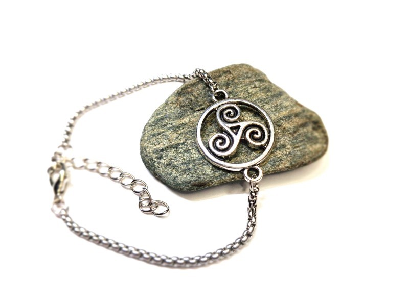 Silver Bracelet, Triskelion in a circle Celts Ireland druid paganism amulet